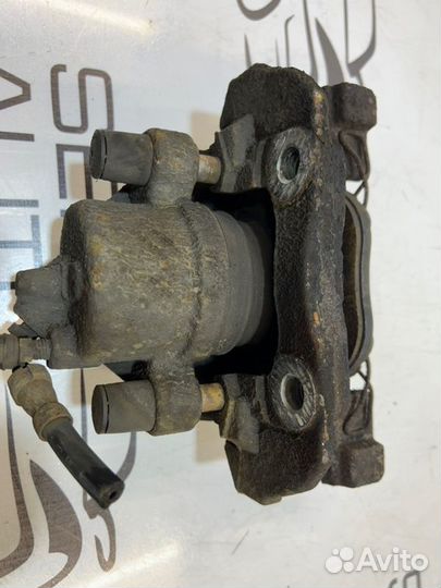 Суппорт передний левый Ford Focus 3 CB8 1.6L