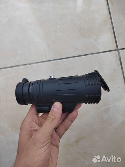 Монокуляр levenhuk atom 10x42