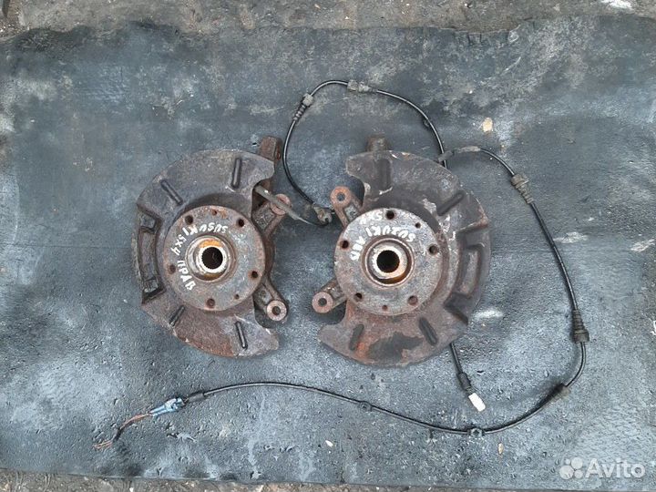 Кулак поворотный Сузуки SX4 в сборе