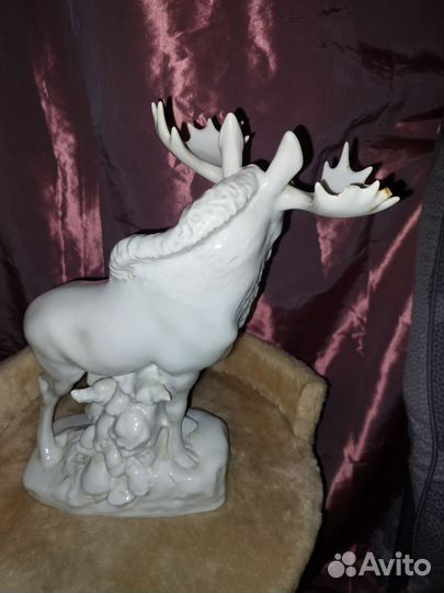 Фарфоровая статуэтка 