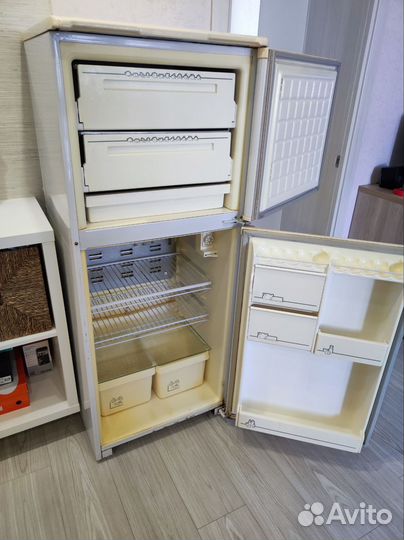 Холодильник Бирюса