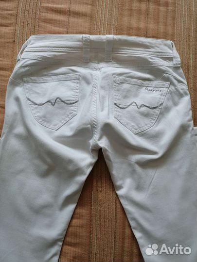 Джинсы белые