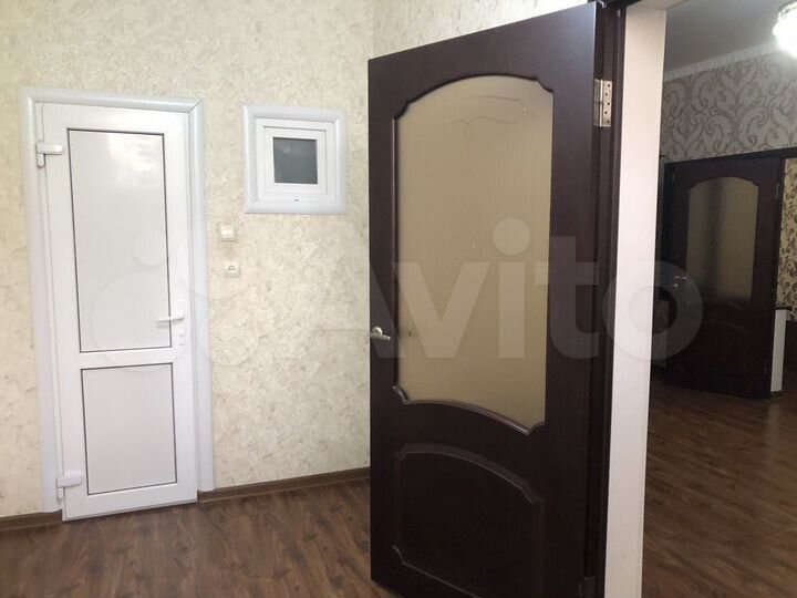 2-к. квартира, 55 м², 1/3 эт.