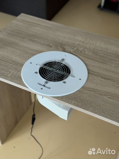 Маникюрный стол. Пылесос Polarus для маникюра