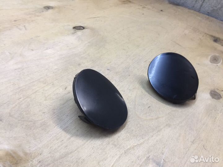 Заглушки в бампер под крюк Toyota Corolla E150