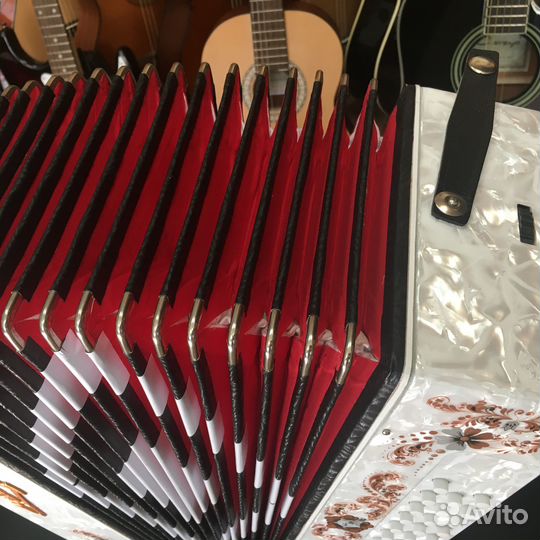 Гармонь Чайка-204 белая новая