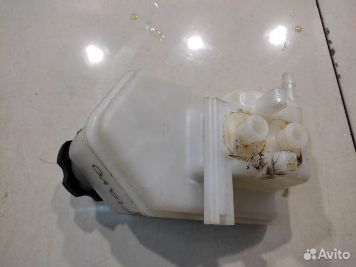 Бачок главного тормозного цилиндра