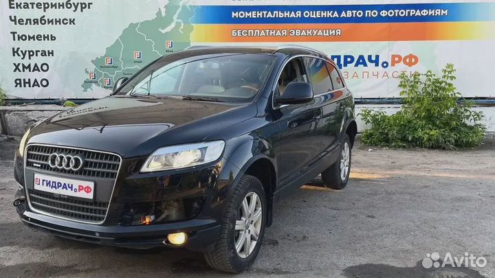 Локер задний правый Audi Q7 (4L) 4L0810172