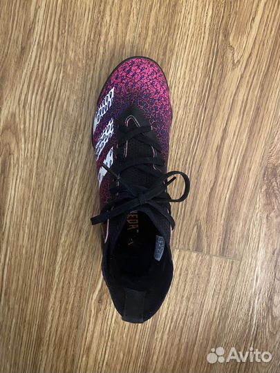 Футбольные бутсы adidas predator