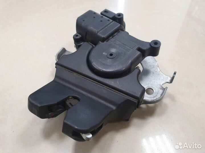 Замок багажника Mitsubishi Lancer CY 4B10 2008