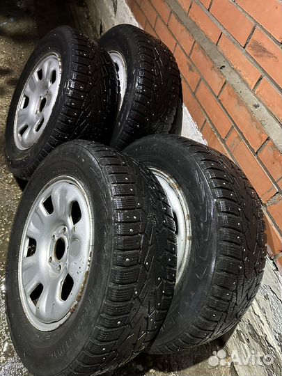 Nokian Tyres Hakkapeliitta 7 215/65 R16