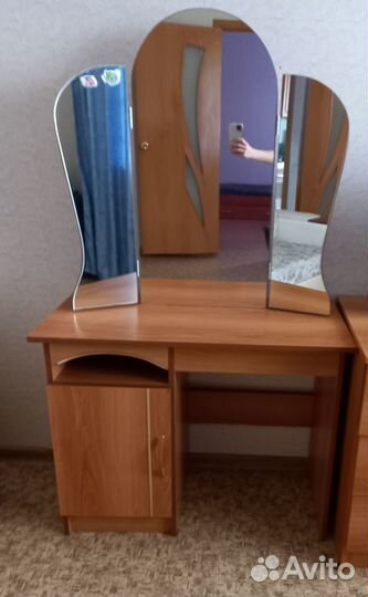 Трюмо с зеркалом