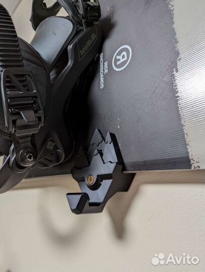 Держатель для сноуборда настенный (цена за пару)