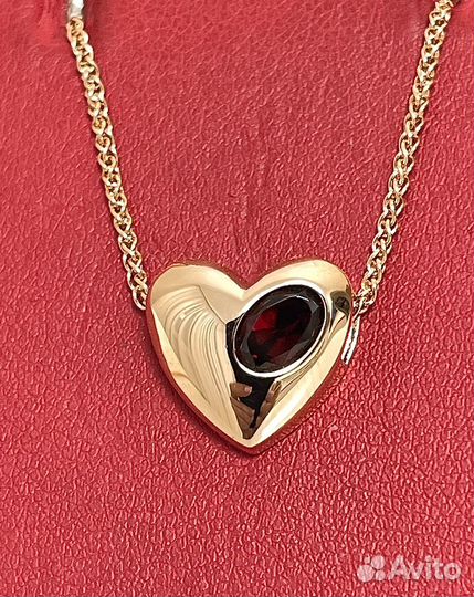 Золотая подвеска с гранатом
