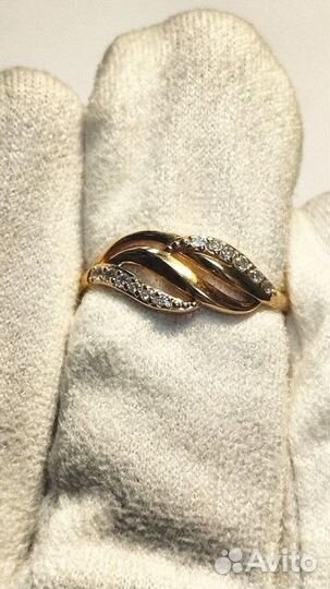Золотое кольцо с фианитом 16р