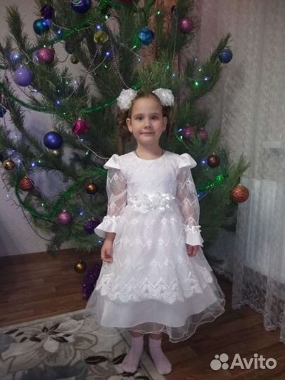 Нарядное платье для девочки 4-5 лет