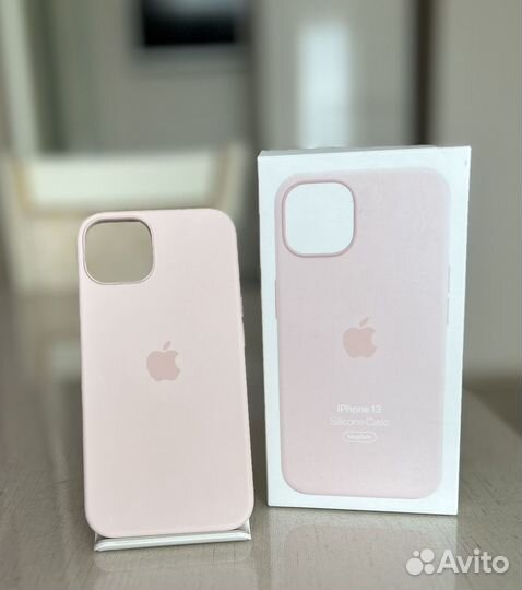 Чехол на iPhone 13