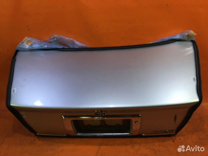 Крышка багажника Toyota Crown majesta UZS171