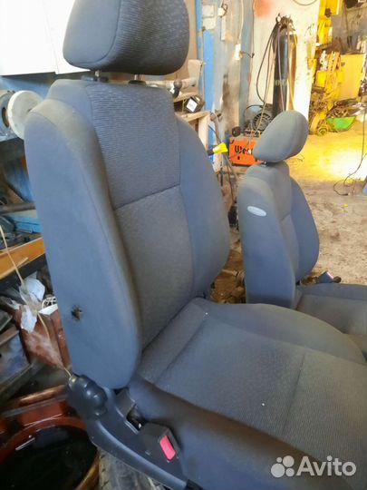Сиденья передние Chevrolet Aveo T250 с air-bag
