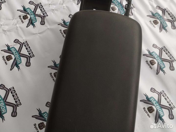 Подлокотник Mitsubishi Outlander