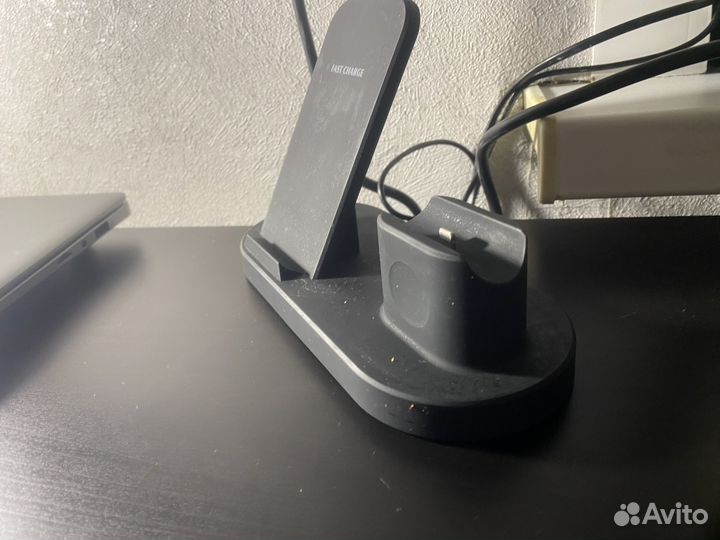 Бесроводное зарядное устройство 3 в 1