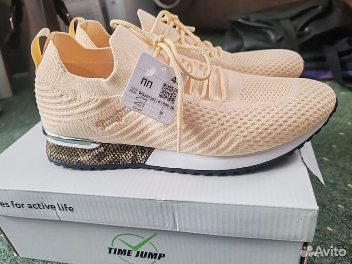 Кроссовки новые