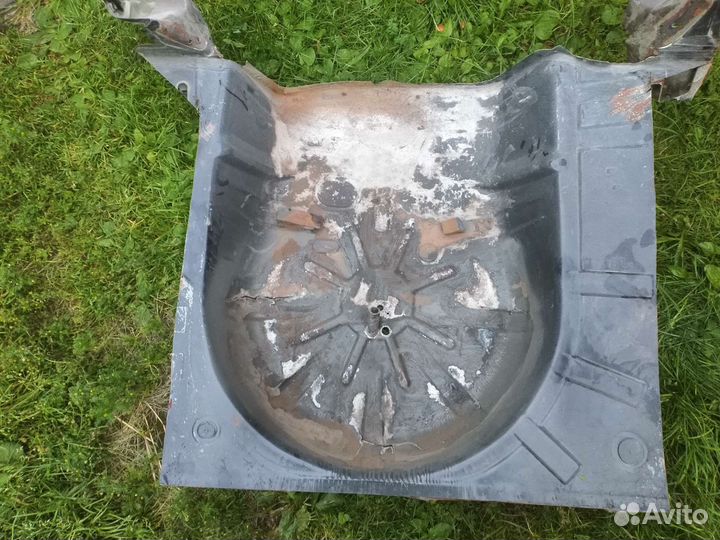 Пол багажника 