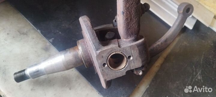 Поворотные кулаки газон