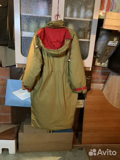 Пальто-пуховик жен. из полиэстера желтого цвета 58