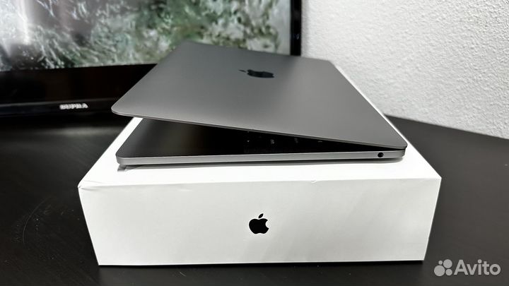 Как новый MacBook Pro 13 M2 8/512gb 17 циклов