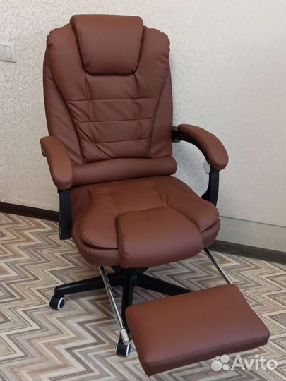 Офисное кожаное кресло руководителя