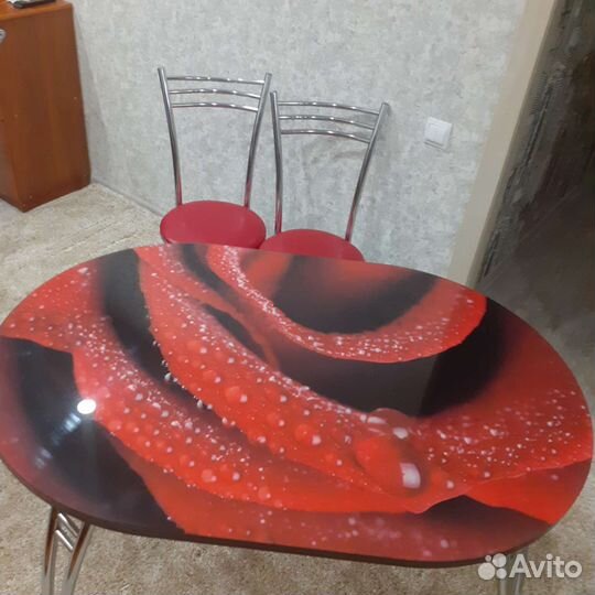 Кухонный стол стеклянный