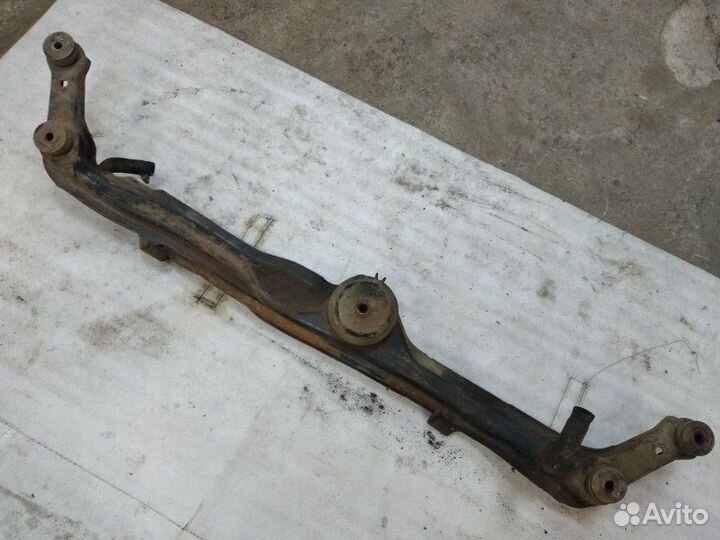 Балка подрадиаторная передняя Volkswagen Golf 3