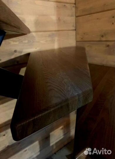 Лестница на металлокаркасе открытого типа