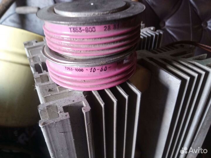 Силовые тиристоры разные