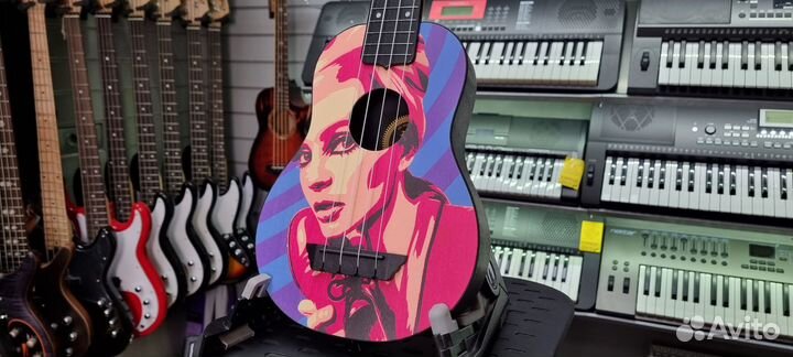 Укулеле новая