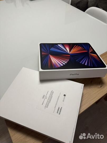 iPad pro 12.9 256GB 5 поколения