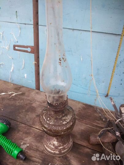 Счётчик, лампа керосиновая, пила