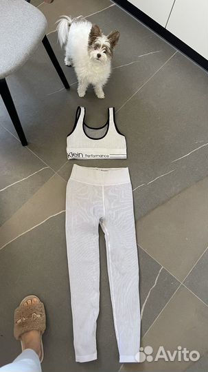 Леггинсы и топ calvin klein для тренировок