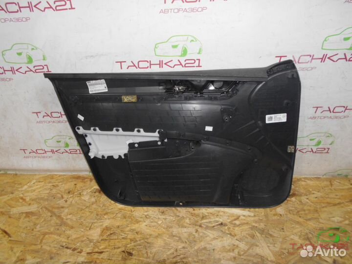 Обшивка двери передней правой skoda Rapid (2013)