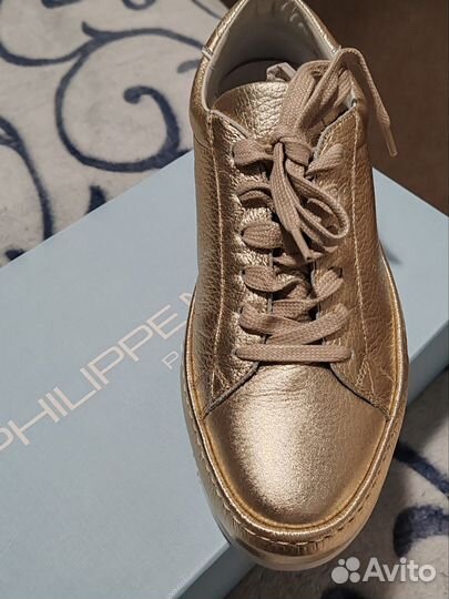 Кроссовки женские