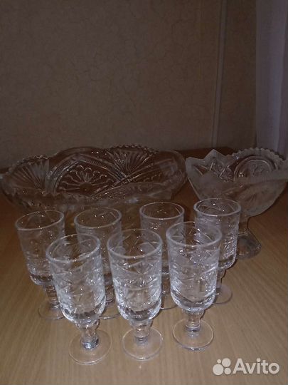 Хрусталь. Ваза, рюмки