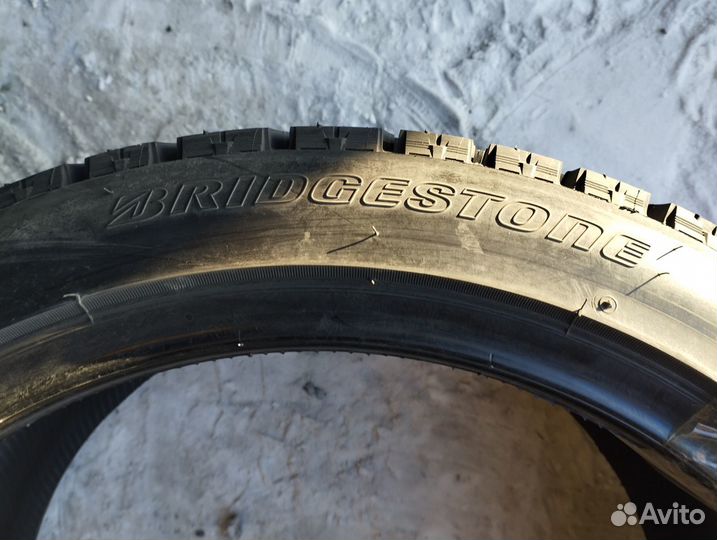 Bridgestone Blizzak VRX 245/40 R18