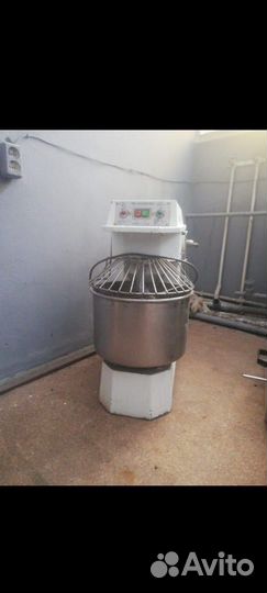 Тестомесильная машина