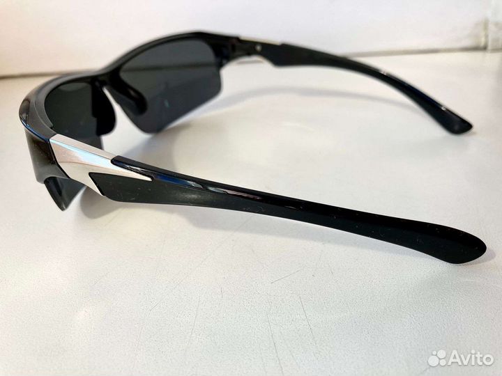 Чёрные спортивные солнцезащитные очки