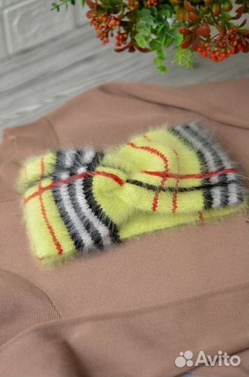 Вязаный комплект на весну, берет, повязка, митенки