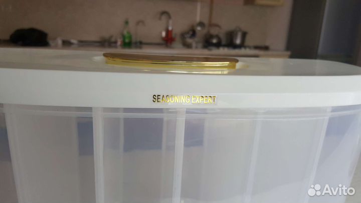 Диспенсер для сыпучих продуктов