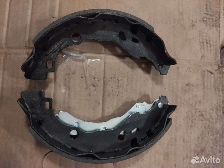 Колодки тормозные барабанные задние