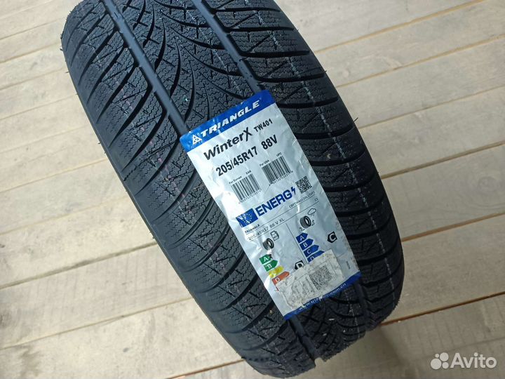 Triangle WinterX TW401 205/45 R17 88V