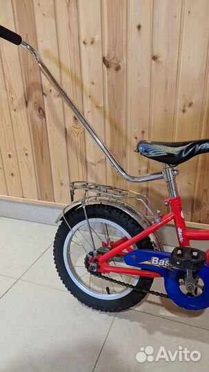 Детский велосипед с ручкой